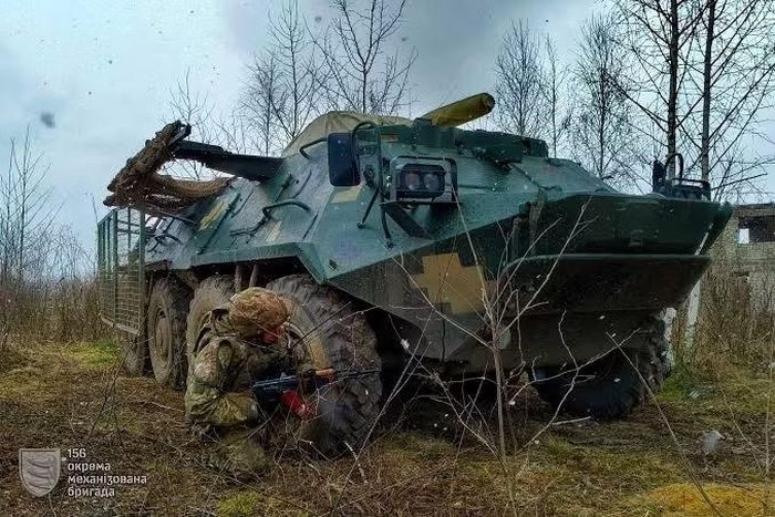 Tại Ukraine, BTR-60PB được lấy từ các kho dự trữ, và cũng được cung cấp như một phần viện trợ quân sự, ví dụ như từ Bulgaria.