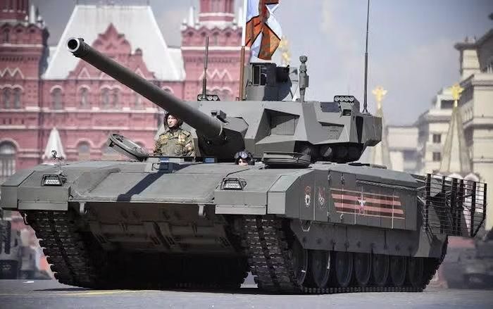 Trong những thông báo trước đó, việc tích hợp một khẩu pháo nòng trơn cỡ 152 mm có khả năng bắn đạn dẫn đường Krasnopol hoặc tên lửa Kornet đã từng được nhắc tới.