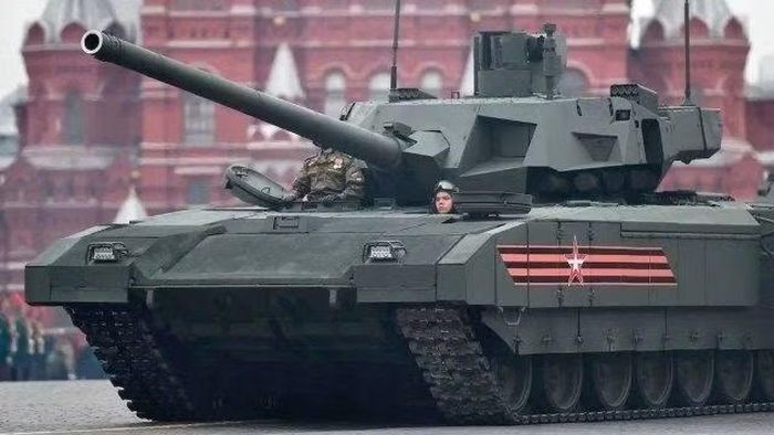 Bên cạnh đó, việc tích hợp máy bay không người lái trinh sát Pterodactyl và hệ thống điều khiển hỏa lực tiên tiến vào trang bị tiêu chuẩn trên xe tăng T-14 Armata cũng đã được công bố.