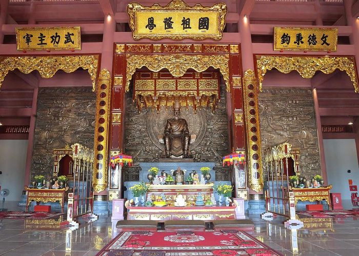 Công trình văn hóa tâm linh mang ý nghĩa sâu sắc, hội tụ những giá trị lịch sử, kiến trúc và truyền thống hướng về cội nguồn dân tộc.