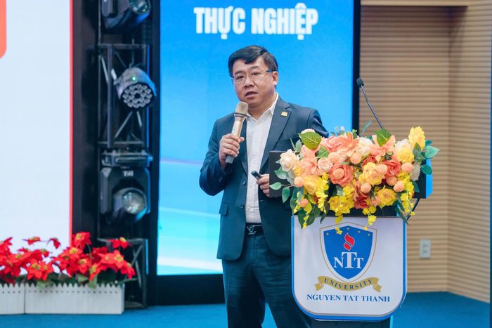 GS.TS Nguyễn Khắc Quốc Bảo, Phó giám đốc Đại học Kinh tế TP.HCM (UEH). Ảnh: Moet.