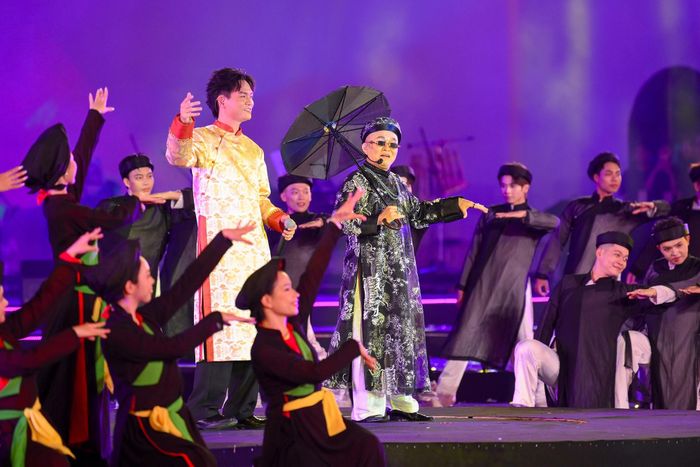 Các ca khúc mang âm hưởng tự hào về đất nước, con người Việt Nam như Welcome to Việt Nam, Bắc Bling, Made in Việt Nam, Người ơi, người ở đừng về... vang lên trên sân khấu qua phần trình diễn của Xuân Hinh, Hoàng Bách, Chu Bảo Quế, Hòa Minzy, Tuấn Cry, Trúc Nhân, Đức Phúc cùng các vũ đoàn, nhà hát.