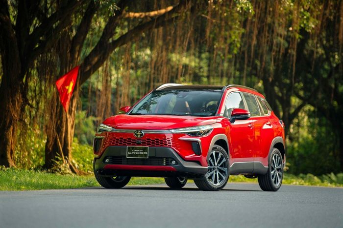 Mazda CX-5 và Toyota Corolla Cross là 2 xe cũ đáp ứng nhu cầu người trẻ với ngân sách dưới 700 triệu. Ảnh: Thaco, TMV.