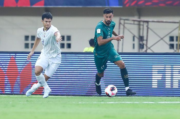  Pakistan sở hữu nhiều cầu thủ đang thi đấu ở nước ngoài, dù hệ thống bóng đá trong nước chưa có một giải chuyên nghiệp ổn định. 