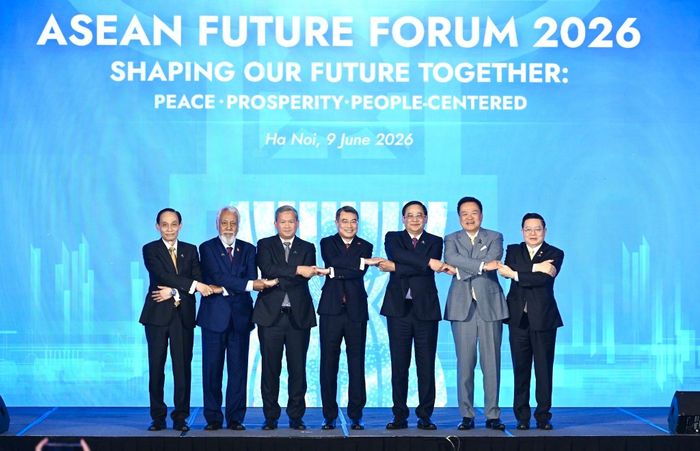 Giáo sư Campbell đánh giá cao vai trò của Việt Nam tại ASEAN. Ảnh: Trần Huấn.