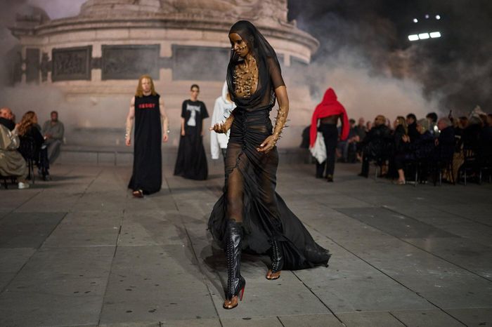 Paris Fashion Week chứng kiến nhiều nỗ lực phá cách. Ảnh: The Impression.