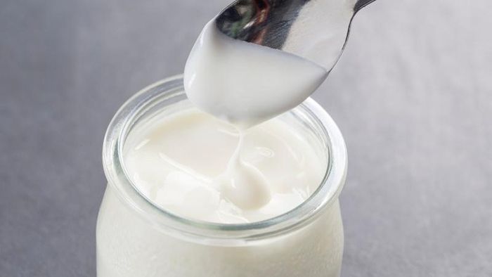  Sữa chua không đường cung cấp protein và có thể là lựa chọn phù hợp trong khẩu phần của người cần kiểm soát lượng đường bổ sung.