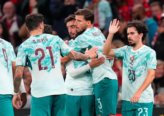  Bồ Đào Nha thắng Đan Mạch 4-2 ngay trận đầu sau khi Ronaldo rời đội, cho thấy tập thể vẫn có thể vận hành mà không có CR7. 