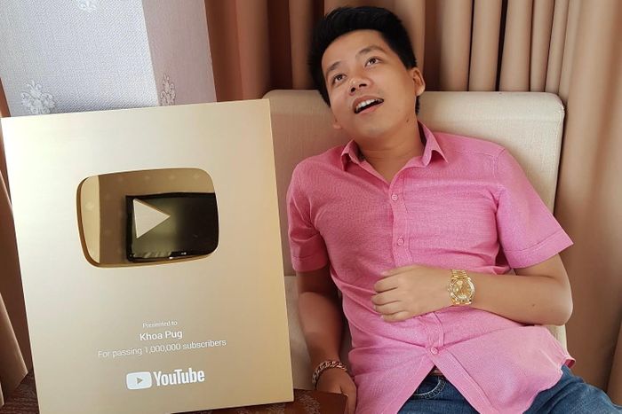 Khoa Pug đạt nút vàng của YouTube vào năm 2019.