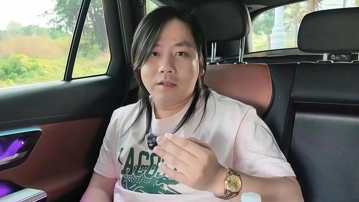 Khoa Pug từng tuyên bố phá sản sau thời gian chạy theo những video ăn chơi, chi tiêu xa hoa để thu hút lượt xem.