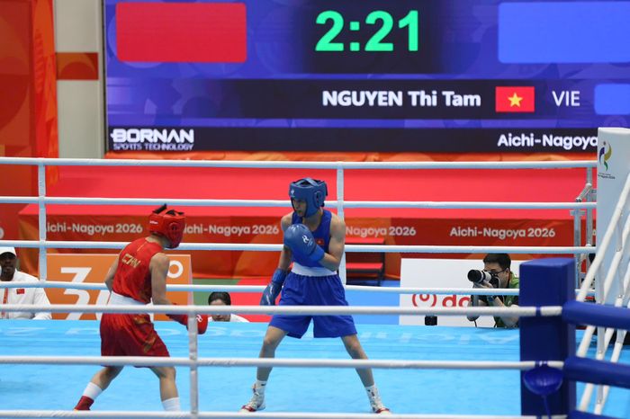 Võ sĩ Nguyễn Thị Tâm (áo xanh) mang về tấm HCB lịch sử cho boxing Việt Nam tại ASIAD 2026. Ảnh: Hiếu Chiến.