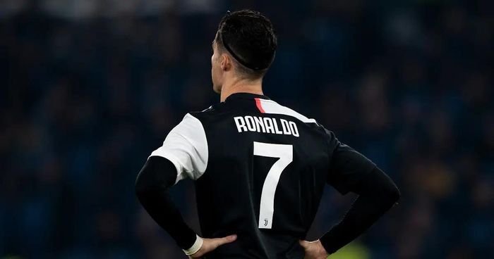  Năm 2018, Ronaldo chuyển sang Juventus. Lần này, số 7 cũng không phải vấn đề. Juan Cuadrado, người mặc số áo này ở thời điểm đó, chủ động nhường lại cho Ronaldo và trở về với số 16. Trong 3 mùa giải tại Turin, Ronaldo ghi 101 bàn sau 134 trận, giành hai Serie A, một Coppa Italia và hai Siêu cúp Italy. Ảnh: Juventus. 