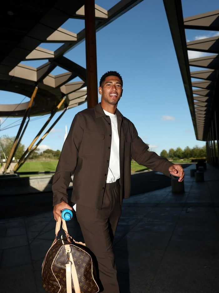 Jude Bellingham và Kylian Mbappé thường xuất hiện cùng những mẫu túi của Hermès, Louis Vuitton. Ảnh: @judebellingham, @k.mbappe.