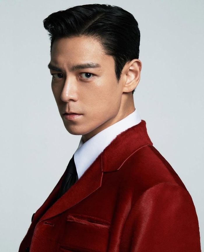 Trước thông tin của Dispatch, công ty quản lý T.O.P là Topspot Pictures xác nhận hai nghệ sĩ nảy sinh tình cảm sau khi hợp tác trong MV. “Họ gặp nhau lần đầu và có cảm tình khi cùng tham gia video ca nhạc. Sau khi trở nên thân thiết, họ phát triển thành mối quan hệ tình cảm vào khoảng tháng 6”, đại diện công ty cho biết. Sublime, công ty quản lý của Nana, cũng xác nhận thông tin và cho biết 2 ngôi sao đang duy trì tình cảm tốt đẹp. Đặc biệt sau khi tin tức nổ ra, Nana nhắn tin cho người hâm mộ thông qua một nền tảng. Cô nhắn nhủ: “Mọi người chắc bất ngờ lắm nhỉ. Mình cũng vậy và hơi ngại nữa. Chúng mình sẽ hẹn hò thật hạnh phúc và lành mạnh”. Ảnh: WWD, ELLE.