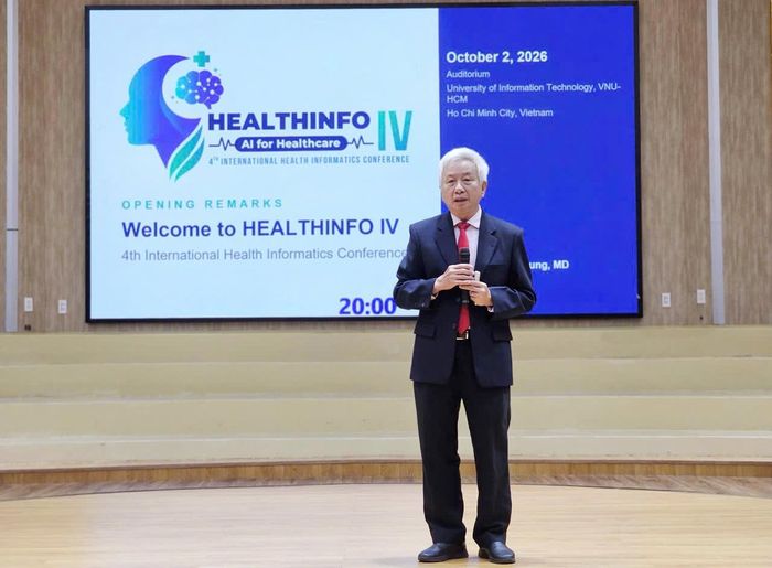 Bác sĩ chuyên khoa II Nguyễn Thế Dũng phát biểu tại hội nghị. Ảnh: Nguyễn Thuận.