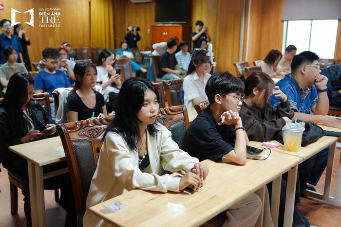 Sinh viên tham gia một hoạt động trong khuôn khổ Liên hoan phim Điện ảnh Trẻ 2026 tại Trường Đại học Sân khấu - Điện ảnh TP.HCM