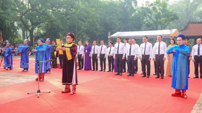 Nghi lễ đọc chúc văn tấu cáo, tưởng nhớ công lao Đức Thái Tổ Cao Hoàng đế, các vị vua, hoàng thái hậu triều Lê, công thần và tướng sĩ nghĩa quân Lam Sơn
