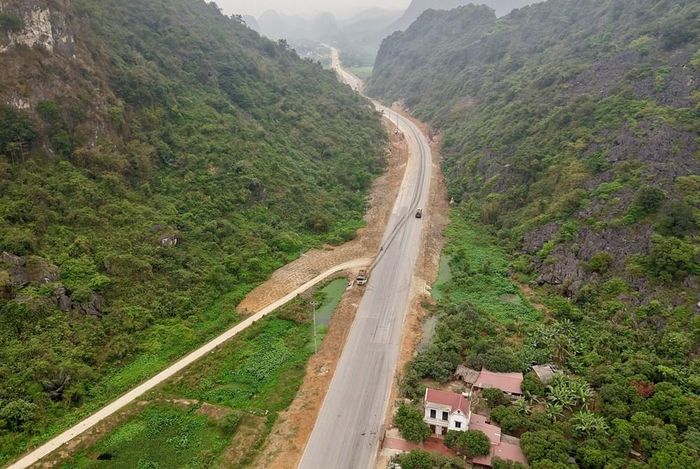 Tuyến đường Bái Đính - Ba Sao được xem là “con đường di sản” kết nối phát triển du lịch giữa các khu du lịch tâm linh nổi tiếng Bái Đính – Tam Chúc – chùa Hương