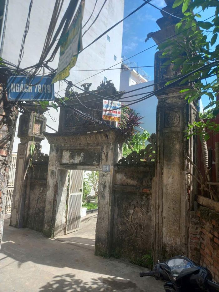 Chùa chỉ còn lại Tam quan
