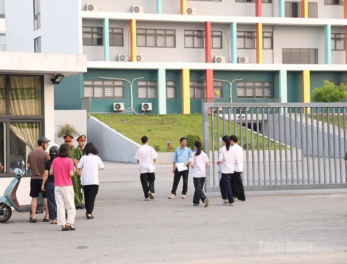 Thí sinh dự Kỳ thi lại tốt nghiệp THPT năm 2026 tại Điểm thi Trường THPT Chuyên Tuyên Quang. Ảnh: Báo Tuyên Quang