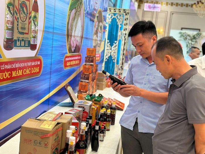 Hội chợ có khoảng 200 gian hàng