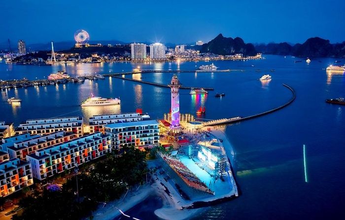 Quảng Ninh đặt mục tiêu GRDP bình quân đầu người đạt 11.810 USD; tổng vốn đầu tư thực hiện trên địa bàn trên 130.000 tỉ đồng; tổng thu ngân sách nhà nước trên 100.000 tỉ đồng