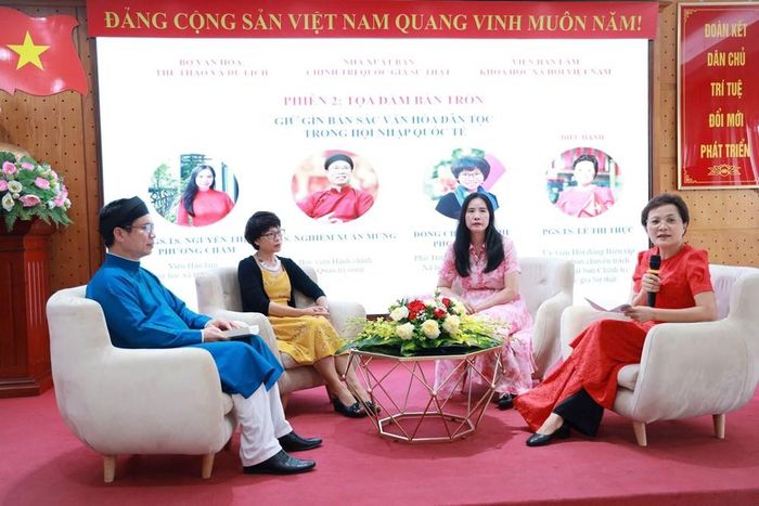 Các ý kiến, trao đổi tại Hội thảo nhấn mạnh cách tiếp cận “di sản sống”, trong đó cộng đồng, nghệ nhân và thế hệ trẻ không chỉ là đối tượng thụ hưởng mà còn là những chủ thể trực tiếp thực hành, diễn giải, trao truyền và làm giàu bản sắc