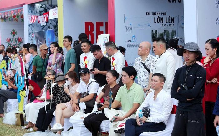 Lễ hội trở thành không gian kết nối, kéo gần khoảng cách giữa nghệ sĩ và công chúng