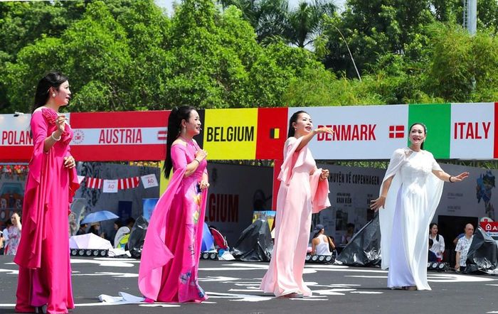 Những tiết mục nghệ thuật đem đến cho khán giả nhiều cung bậc cảm xúc, đồng thời mở ra những trải nghiệm văn hóa khó quên