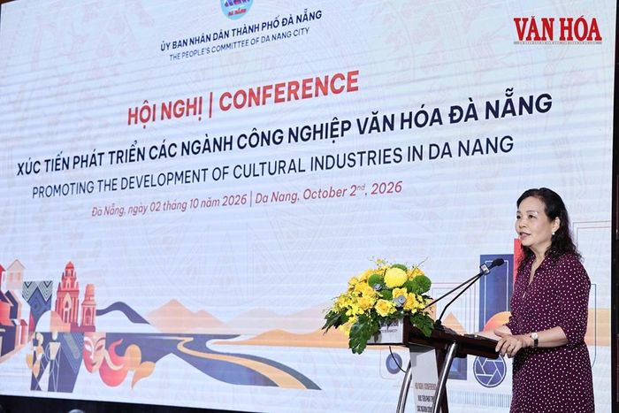 TS Ngô Phương Lan, Chủ tịch Hiệp hội Xúc tiến phát triển Điện ảnh Việt Nam, Giám đốc Liên hoan phim châu Á Đà Nẵng phát biểu tại hội nghị