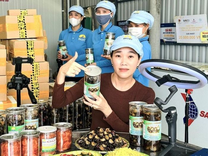 HTX Ba khía Đầm Dơi, xã Quách Phẩm, tỉnh Cà Mau do chị Trần Thị Xa quản lý, tạo việc làm cho nhiều phụ nữ nông thôn