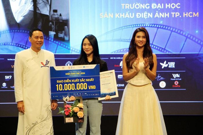 Hoàng Thị Yến Nhi nhận giải Đạo diễn xuất sắc nhất