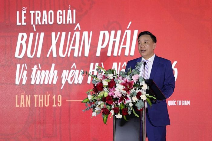 Tổng Biên tập Báo Thể thao và Văn hóa (TTXVN) Nguyễn Thiện Thuật, Trưởng ban Tổ chức Giải thưởng "Bùi Xuân Phái - Vì tình yêu Hà Nội 2026" phát biểu tại Lễ trao giải