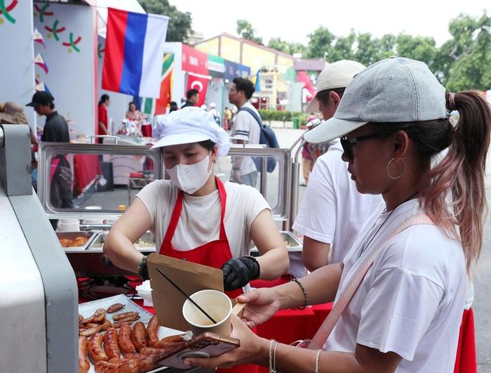 Mọi công đoạn chế biến đều được thực hiện bảo đảm an toàn vệ sinh thực phẩm