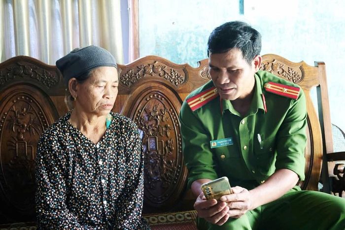Hướng dẫn bà con sử dụng công nghệ bằng cách nói gần gũi, dễ hiểu