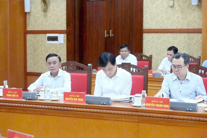 Các đại biểu tham dự cuộc làm việc.
