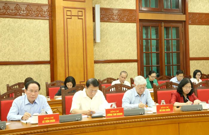 Các đại biểu tham dự cuộc làm việc.