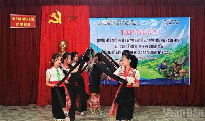Truyền thông về phòng chống tảo hôn và hôn nhân cận huyết thống ở xã Na Ngoi, tỉnh Nghệ An.