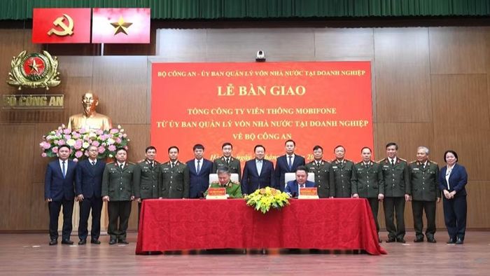 Lễ bàn giao Tổng công ty Viễn thông MobiFone từ Ủy ban Quản lý vốn Nhà nước tại doanh nghiệp về Bộ Công an.