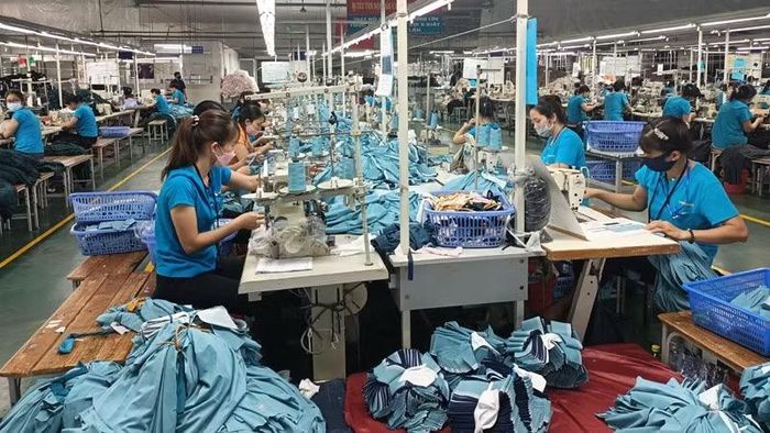 Sản xuất hàng may mặc tại Tổng Công ty cổ phần Dệt may Hà Nội. (Ảnh: MINH ĐỨC)