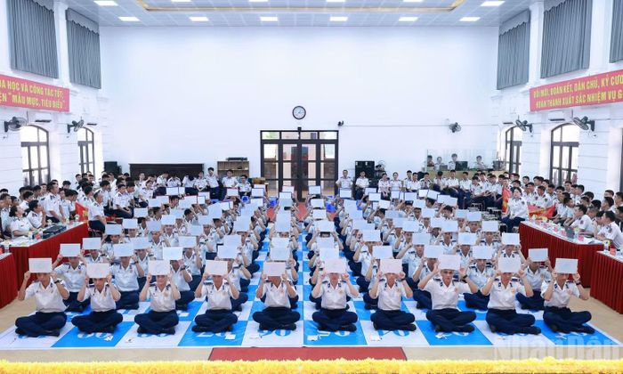 Cuộc thi diễn ra hấp dẫn, sôi nổi và kịch tính với sự tham gia của 100 thí sinh.
