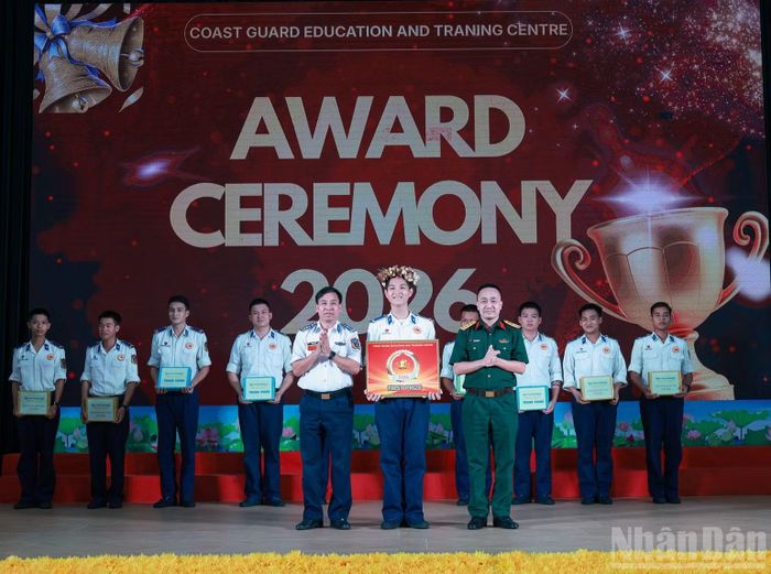 Binh nhất Trần Duy Anh - học viên lớp Báo vụ 1 đã xuất sắc giành giải Nhất.