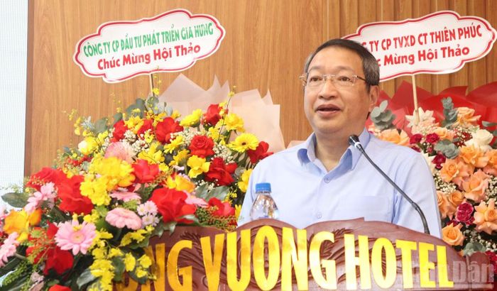 Viện trưởng Viện Kinh tế xây dựng Nguyễn Tấn Vinh phát biểu tại hội thảo. (Ảnh: HIỂN CỪ)