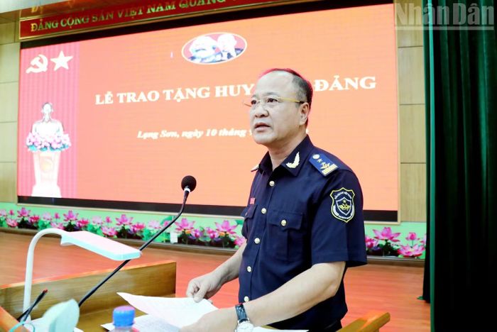 Đồng chí Nguyễn Văn Hoàn, Tỉnh ủy viên, Bí thư Đảng ủy, Chi cục trưởng Hải quan khu vực VI. (Ảnh: QUỐC ĐẠT)