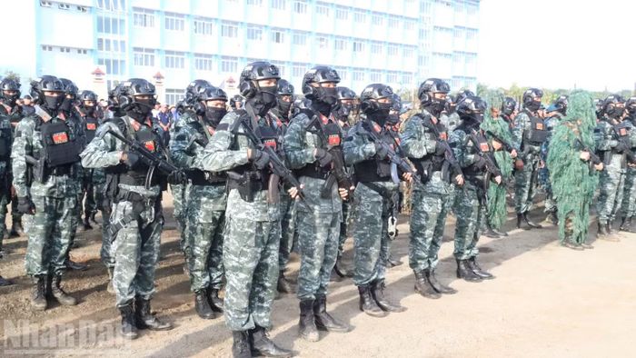 Lực lượng đặc nhiệm Bộ Công an tham gia diễn tập. (Ảnh: CÔNG LÝ)