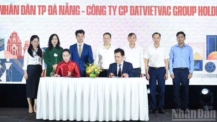 Đà Nẵng ký kết biên bản ghi nhớ hợp tác với các doanh nghiệp, tổ chức trong nước và quốc tế. (Ảnh: THANH TÂM)