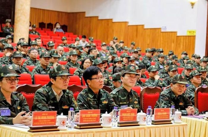 Các đồng chí dự luyện tập. (Ảnh: LÊ LAN)
