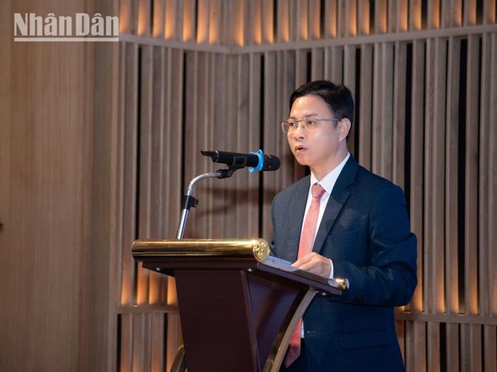 Thứ trưởng Ngoại giao Ngô Lê Văn nhấn mạnh: Sân khấu chính là ngôn ngữ tổng hợp phản ánh tâm hồn và khát vọng dân tộc. (Ảnh: MINH DUY)