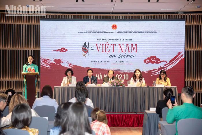 Toàn cảnh lễ ra mắt "Tuần Sân khấu Việt Nam tại Pháp". (Ảnh: MINH DUY)