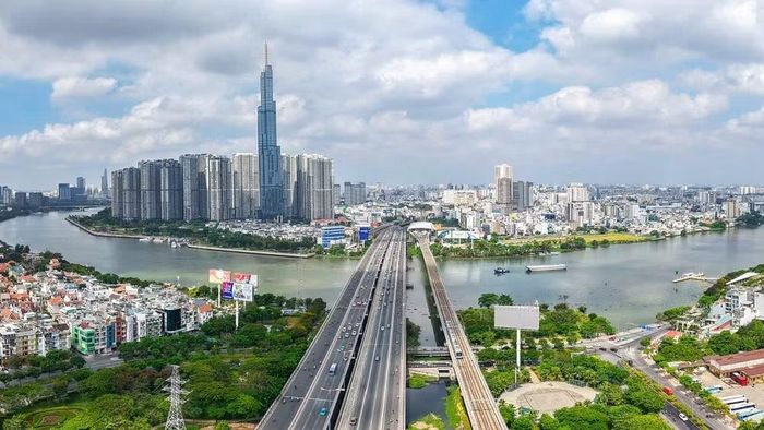 Tăng trưởng GRDP 9 tháng Thành phố Hồ Chí Minh đạt 9,06% là tốc độ tăng cao nhất trong 15 năm qua. (Ảnh: TÙNG ANH)